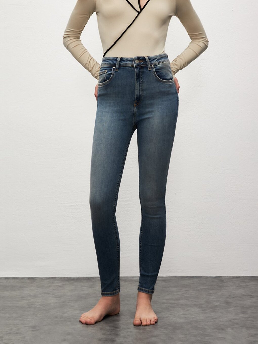 Marcella X Cou Droit Taille Haute Bleu Moyen Jean Les Pantalons
