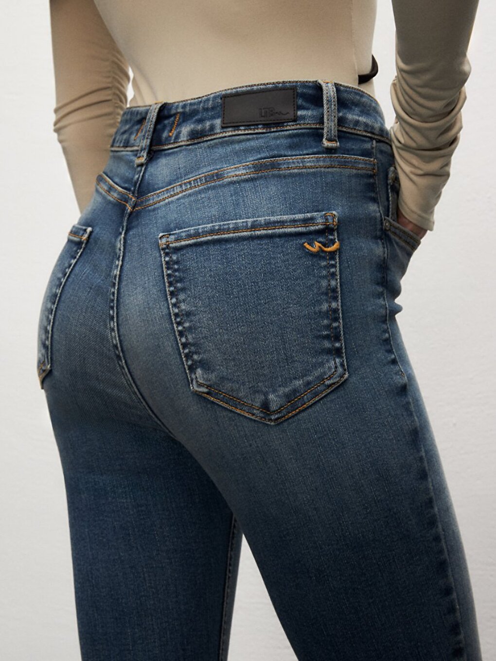 Marcella X Cou Droit Taille Haute Bleu Moyen Jean Les Pantalons