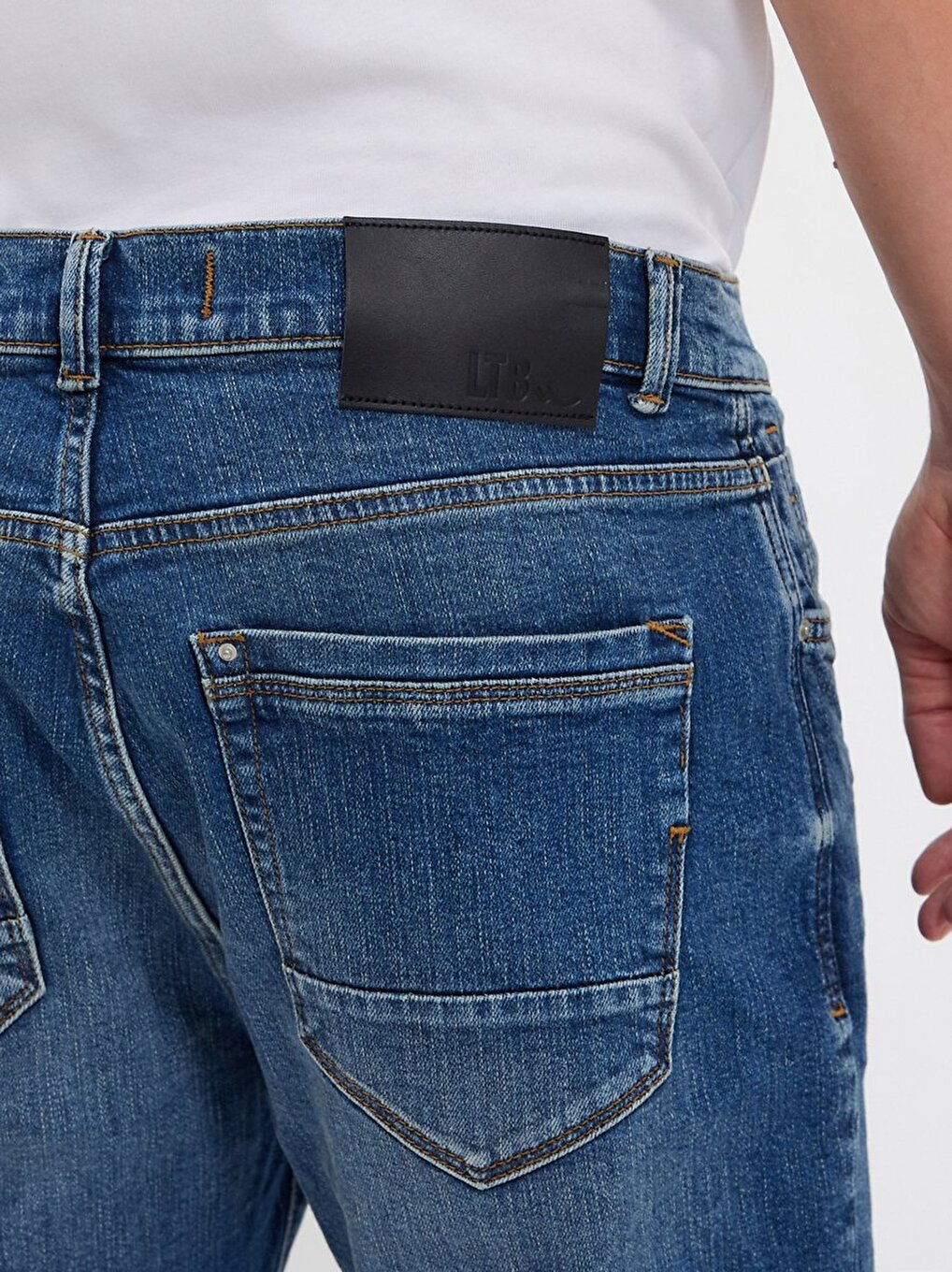 New Sawyer Y Skinny Leg Mid Waist Medium Blue Jean Trousers