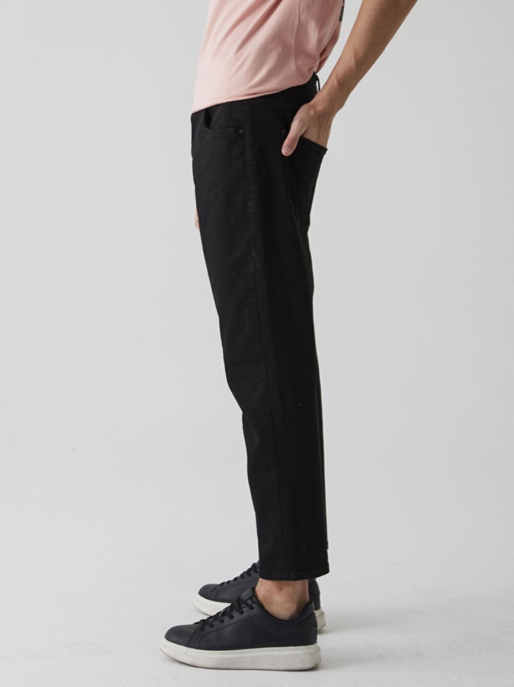 Aıden Relaxed Cut Black Trousers
