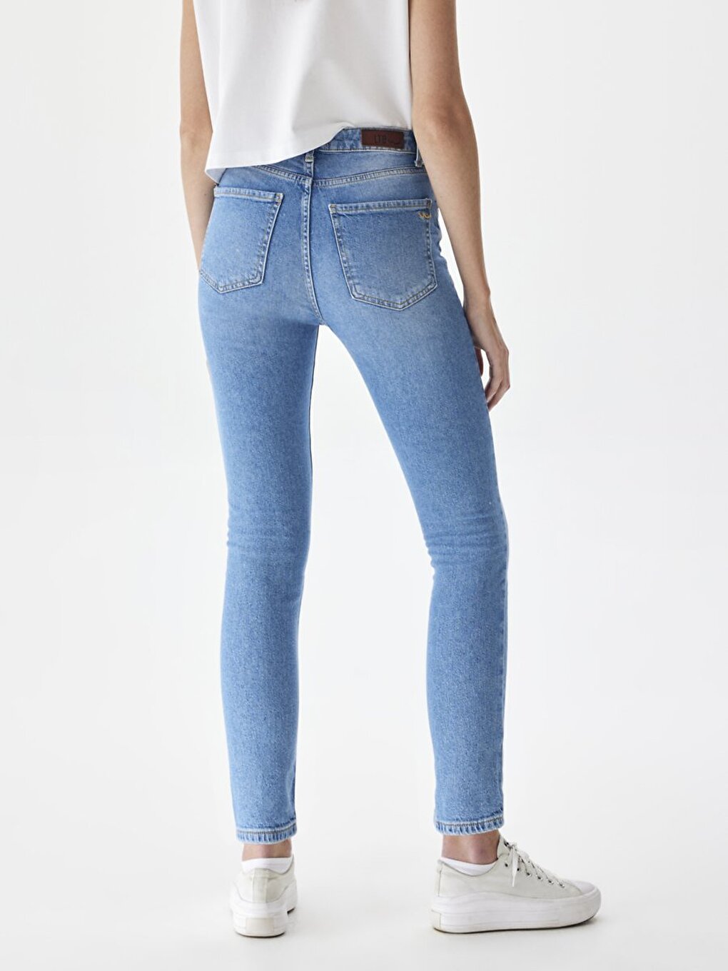 Ronna X Cou Droit Bleu Moyen Les Pantalons