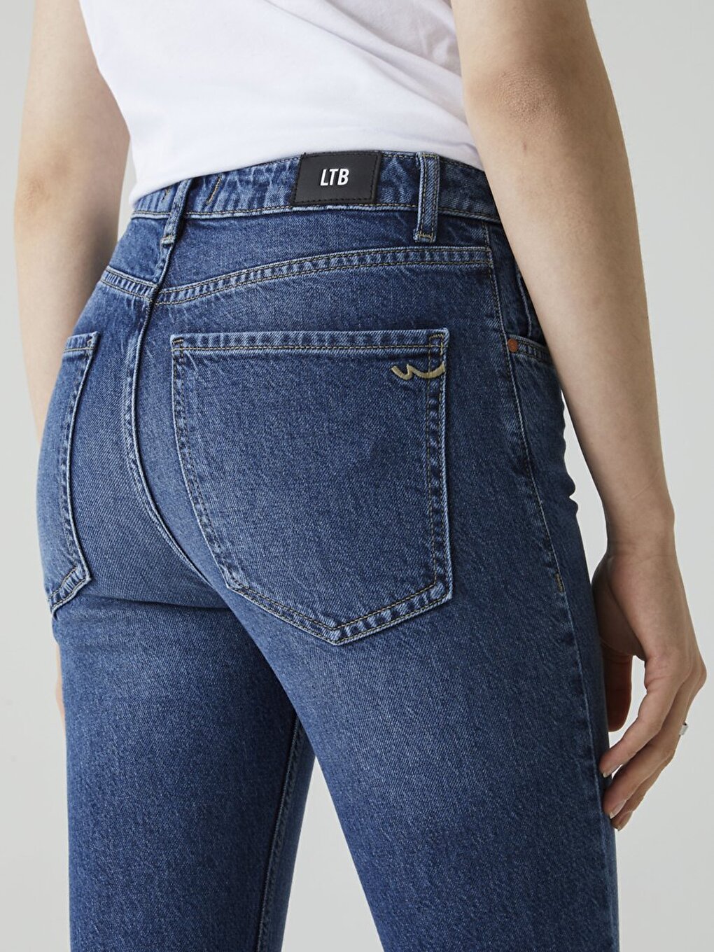 Ronna X Cou Droit Bleu Moyen Les Pantalons